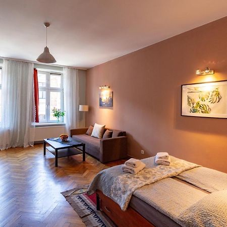 Spacious, Central & Artistic W/Brand New Bathroom! คราคูฟ ภายนอก รูปภาพ