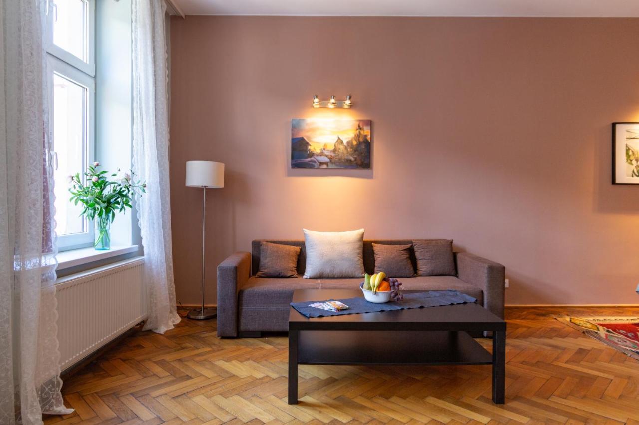 Spacious, Central & Artistic W/Brand New Bathroom! คราคูฟ ภายนอก รูปภาพ