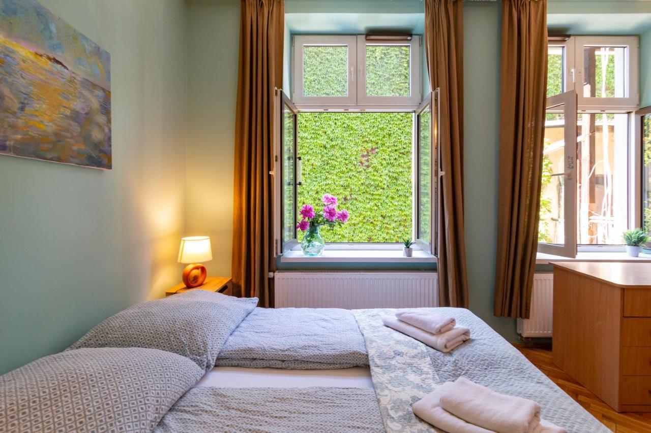 Spacious, Central & Artistic W/Brand New Bathroom! คราคูฟ ภายนอก รูปภาพ